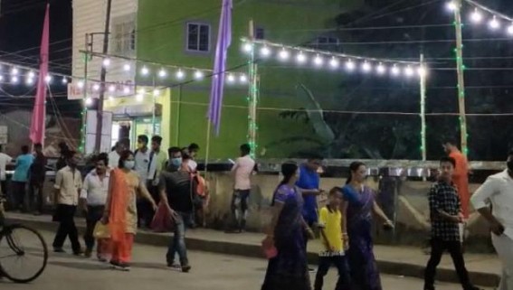 Rushes of People across puja pandals Rushes of People across puja pandals